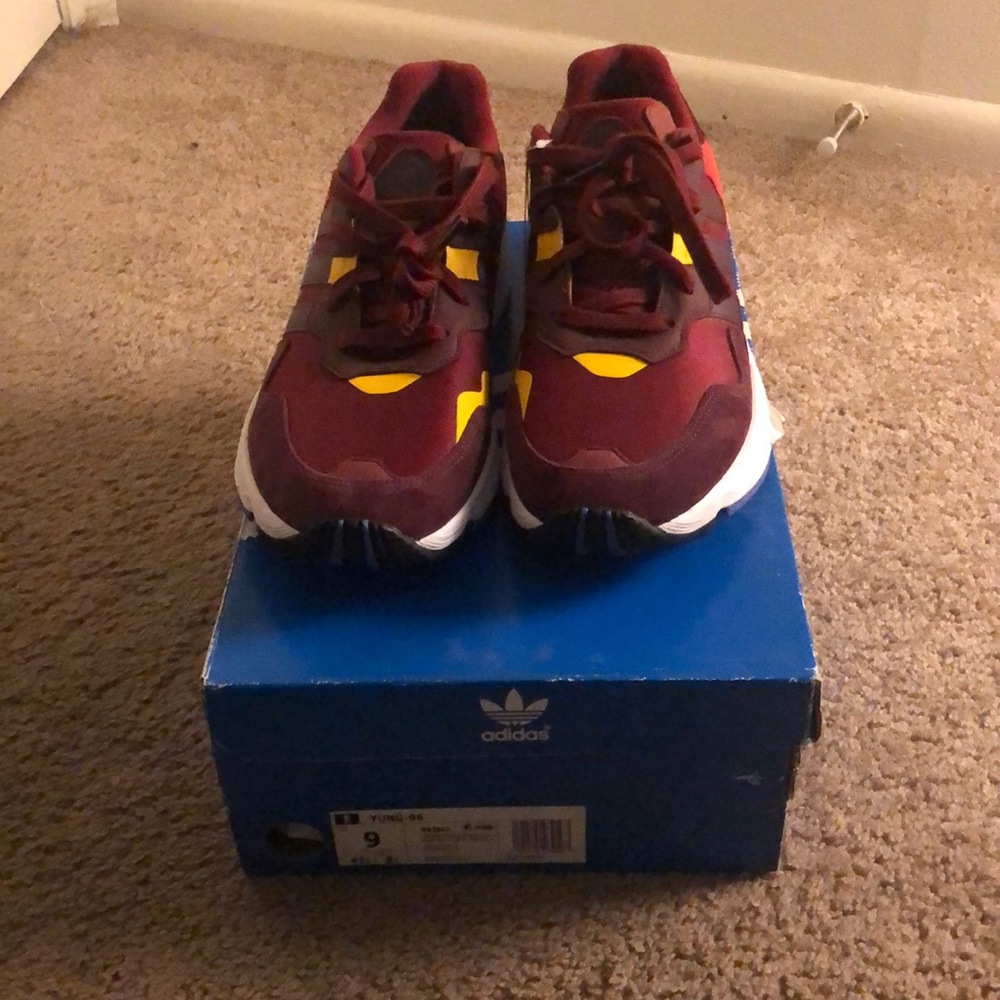 Mens adidas young-96 size 9 sneakers